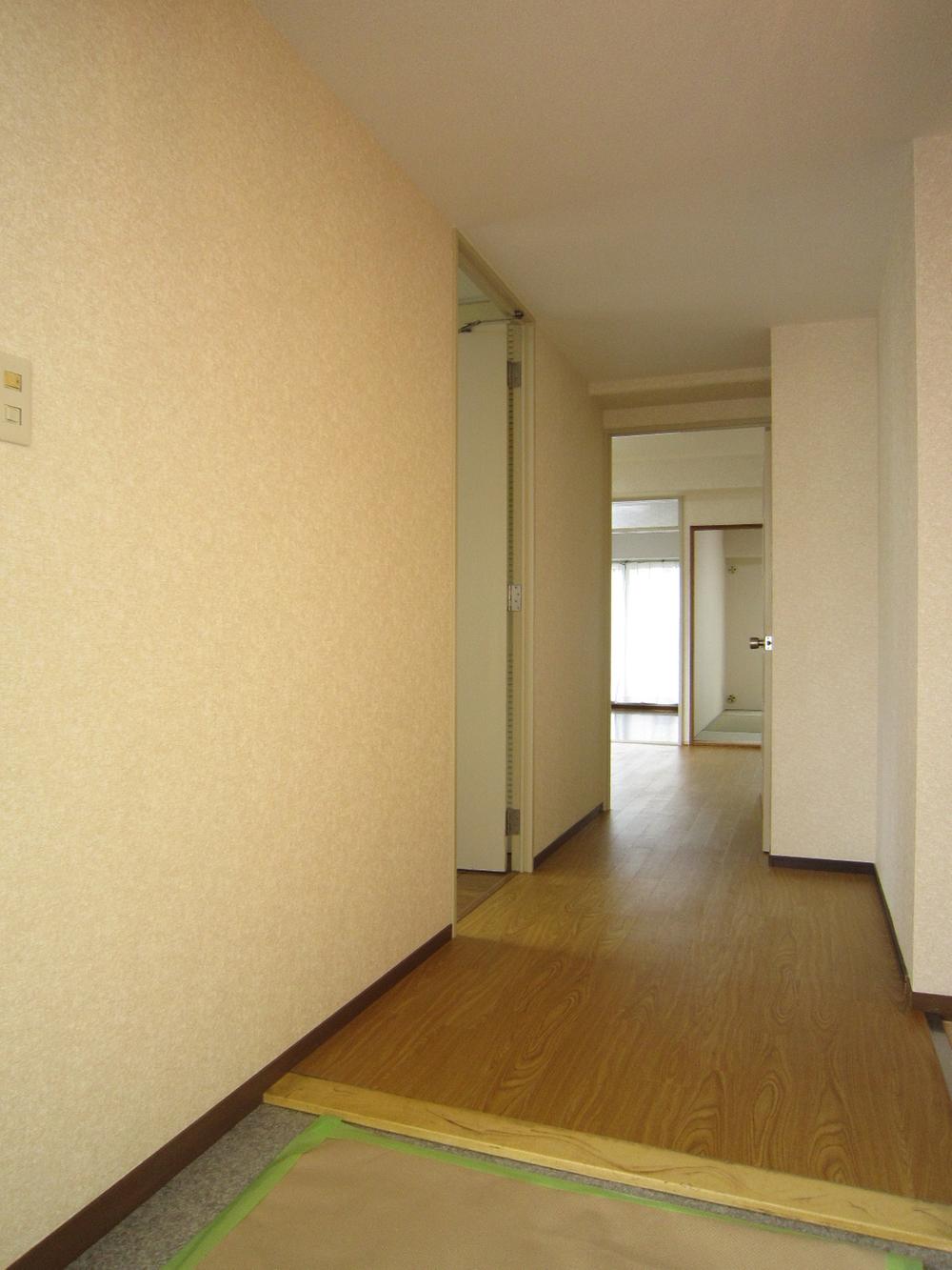 Entrance. Room (August 2013) Shooting