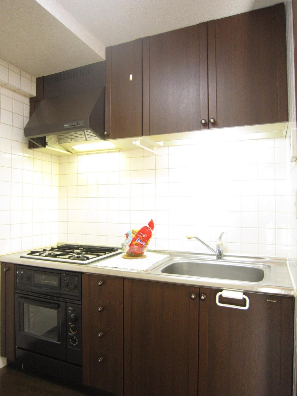 Kitchen. Indoor (12 May 2013) Shooting