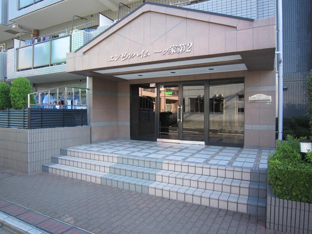 Entrance. Common areas