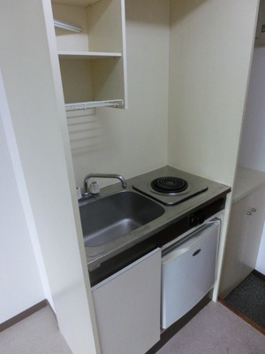 Kitchen. 1-burner stove in the kitchen