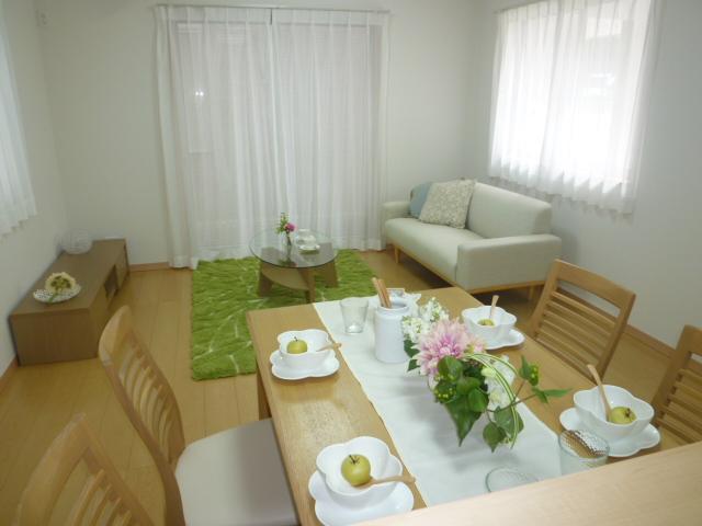 Same specifications photos (living). Same specifications