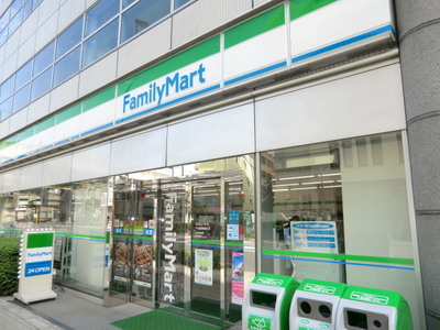 Convenience store. 800m to Family Mart (convenience store)