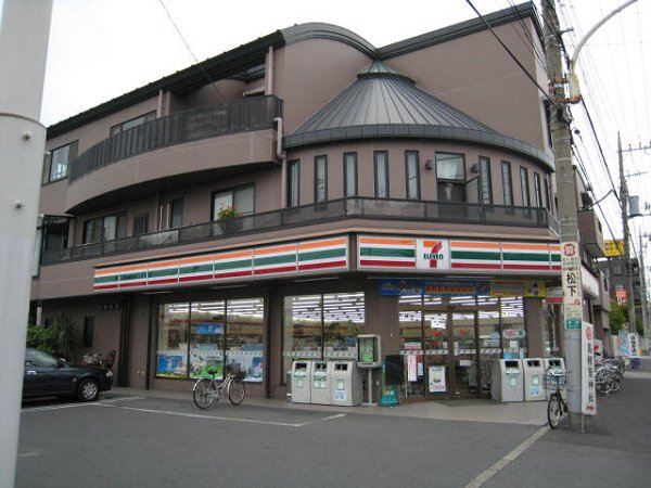 Convenience store. 418m to Seven-Eleven (convenience store)