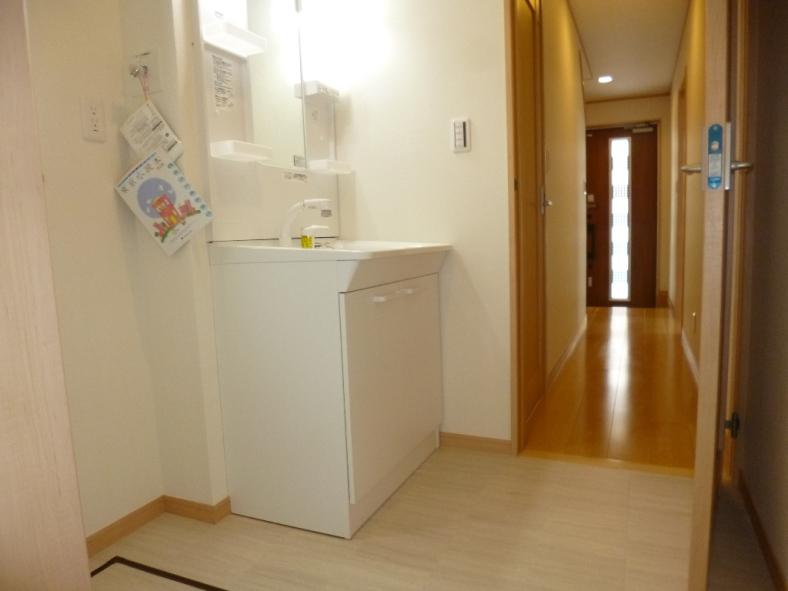 Wash basin, toilet. bathroom