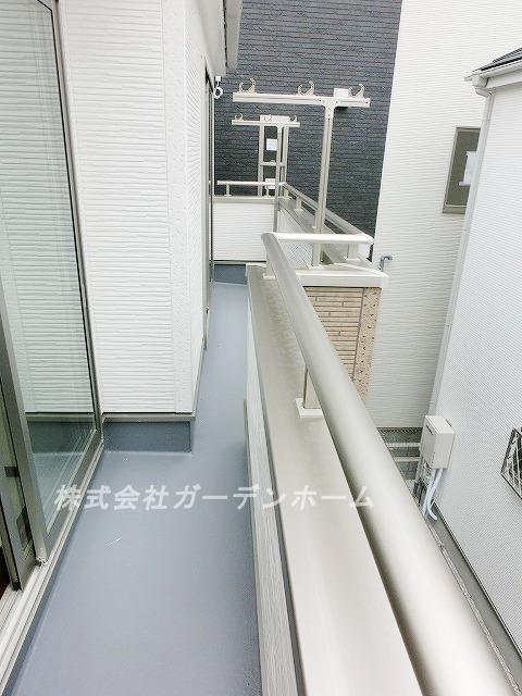 Model house photo. ■ In day boast of balcony, Your laundry a breeze ■