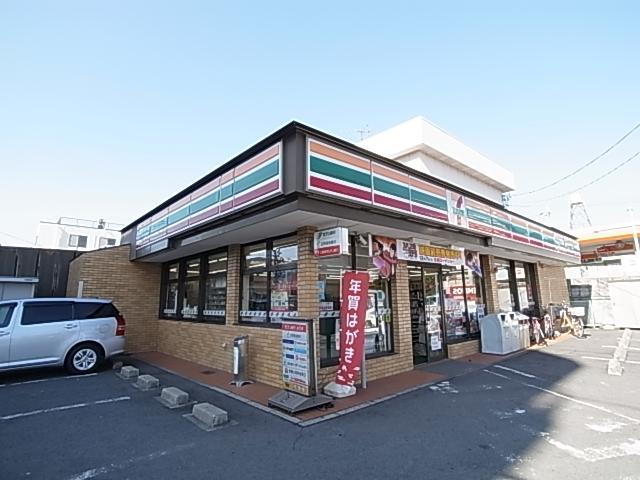 Convenience store. Seven-Eleven (convenience store) to 400m