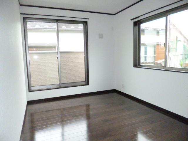 Non-living room. Second floor of the Western-style ・ Bright Property.