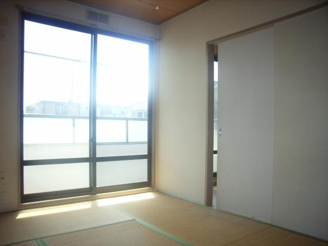 Living and room. Japanese-style room 1 (same property No. 203 room)