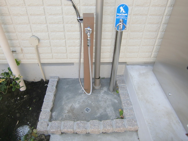 Other common areas. Pet foot washing place