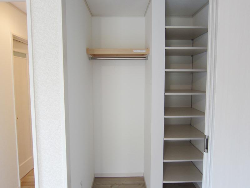 Receipt. First floor Western-style housing