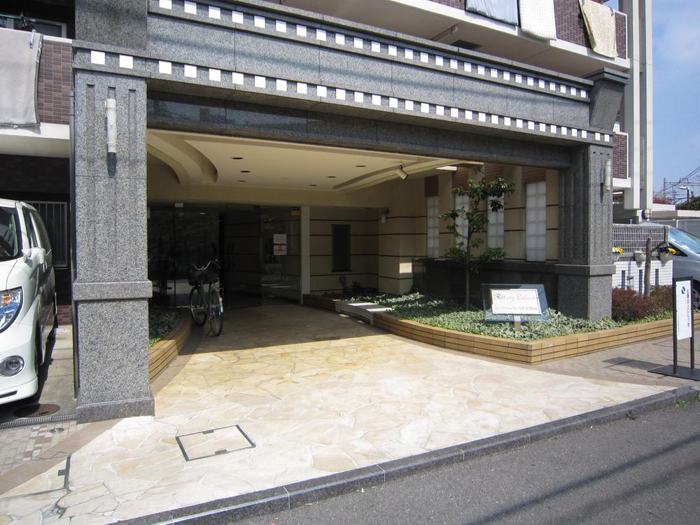 Entrance. Common areas