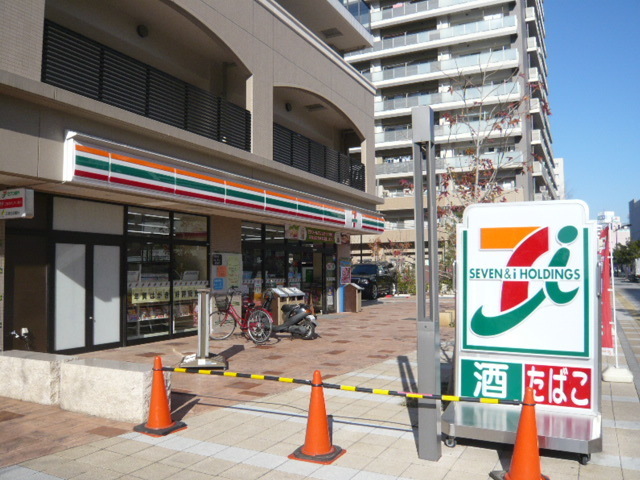 Convenience store. 80m until the Seven-Eleven (convenience store)