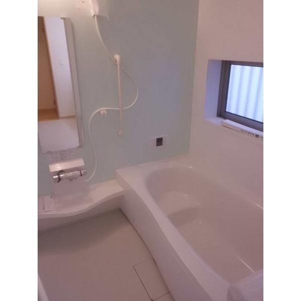 Bathroom. Local photo 3