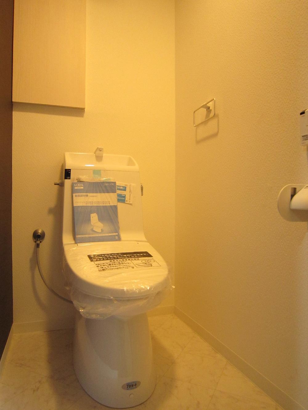 Toilet. Indoor (12 May 2013) Shooting