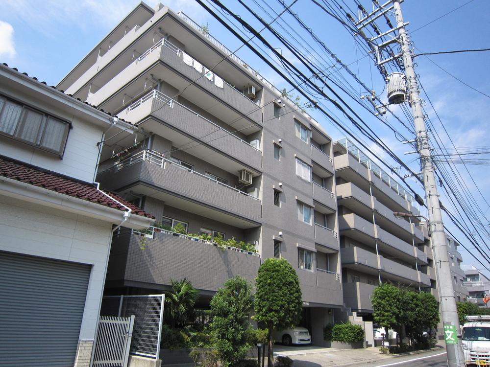 Local appearance photo. Local (12 May 2013) Shooting