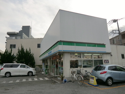 Convenience store. 700m to Family Mart (convenience store)