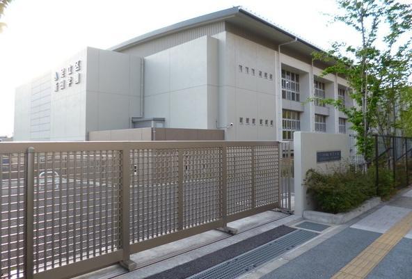 Junior high school. 1100m to Adachi Ward Nitta Junior High School