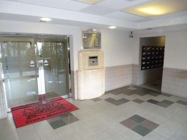 Entrance. Entrance lobby