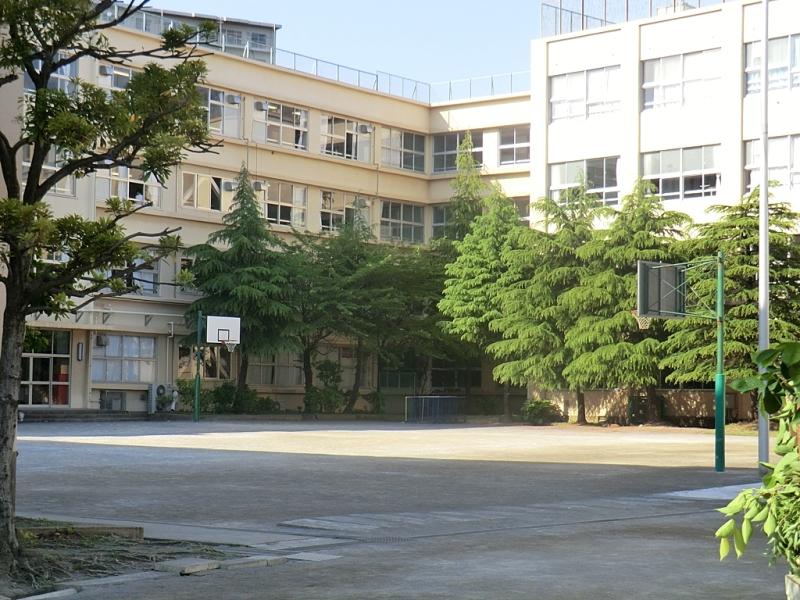 Junior high school. Article 1300m up to two junior high school
