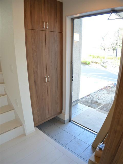 Entrance. Entrance with storage