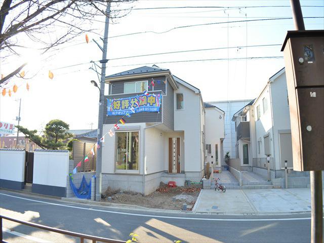 Local photos, including front road. Good per sun