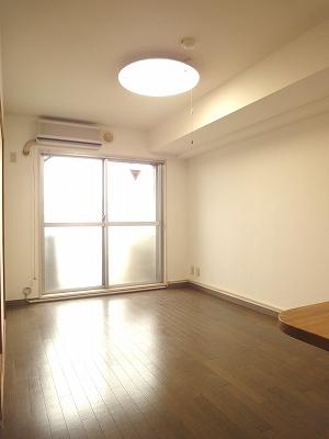 Living. Indoor (July 2013) Shooting It is a bright living on the south-facing