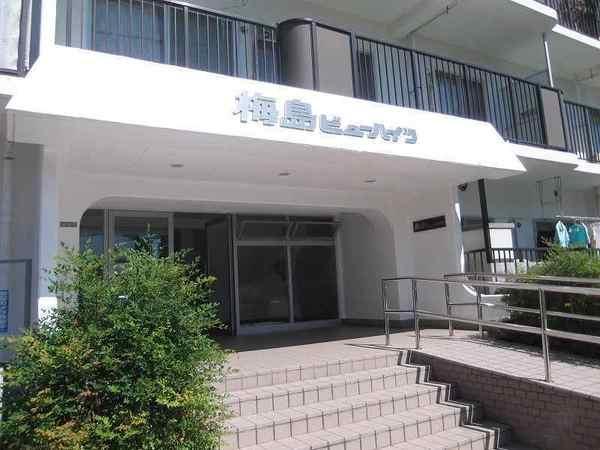 Entrance. With slope before entrance!