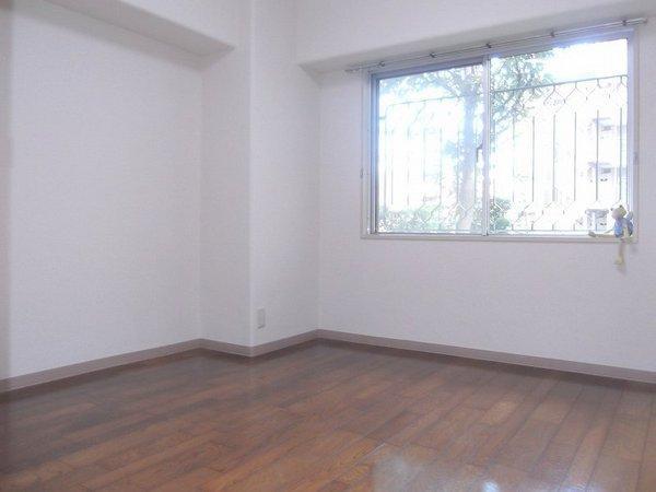 Non-living room. Northeast side Western-style