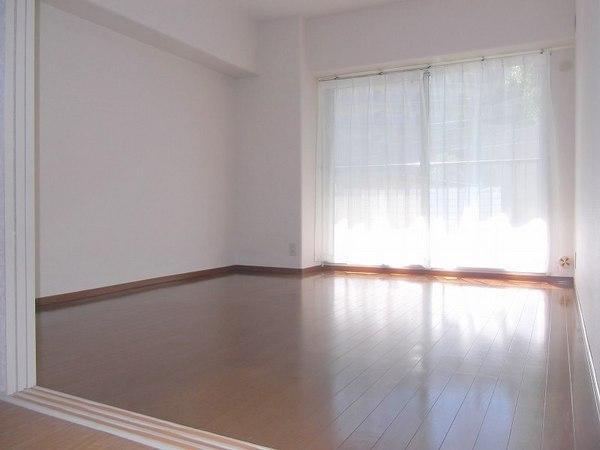 Non-living room. Western-style bright sunshine is shine in!