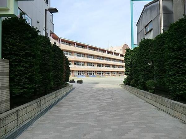 Primary school. Umejima until elementary school 260m