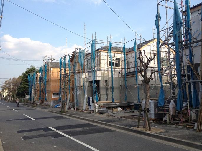 Local photos, including front road. All 10 buildings of subdivision