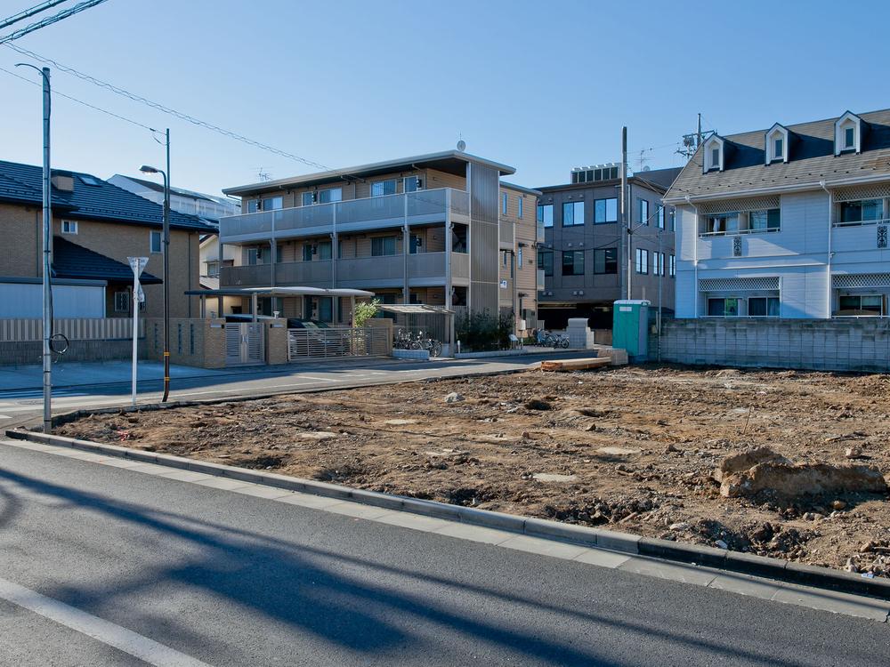 Local photos, including front road. Local (12 May 2013) Shooting