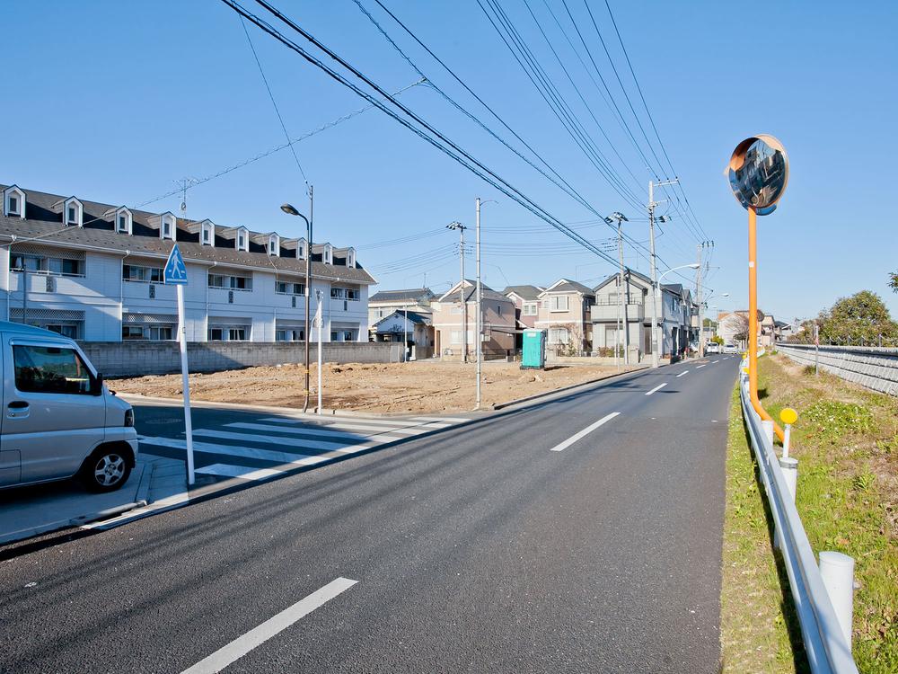 Local photos, including front road. City child-rearing generation many live to Adachi-ku, Minamihanabatake district newly 9 families live in, Children smile is full (December 2013) Shooting