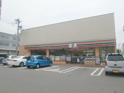 Convenience store. 260m to Seven-Eleven (convenience store)