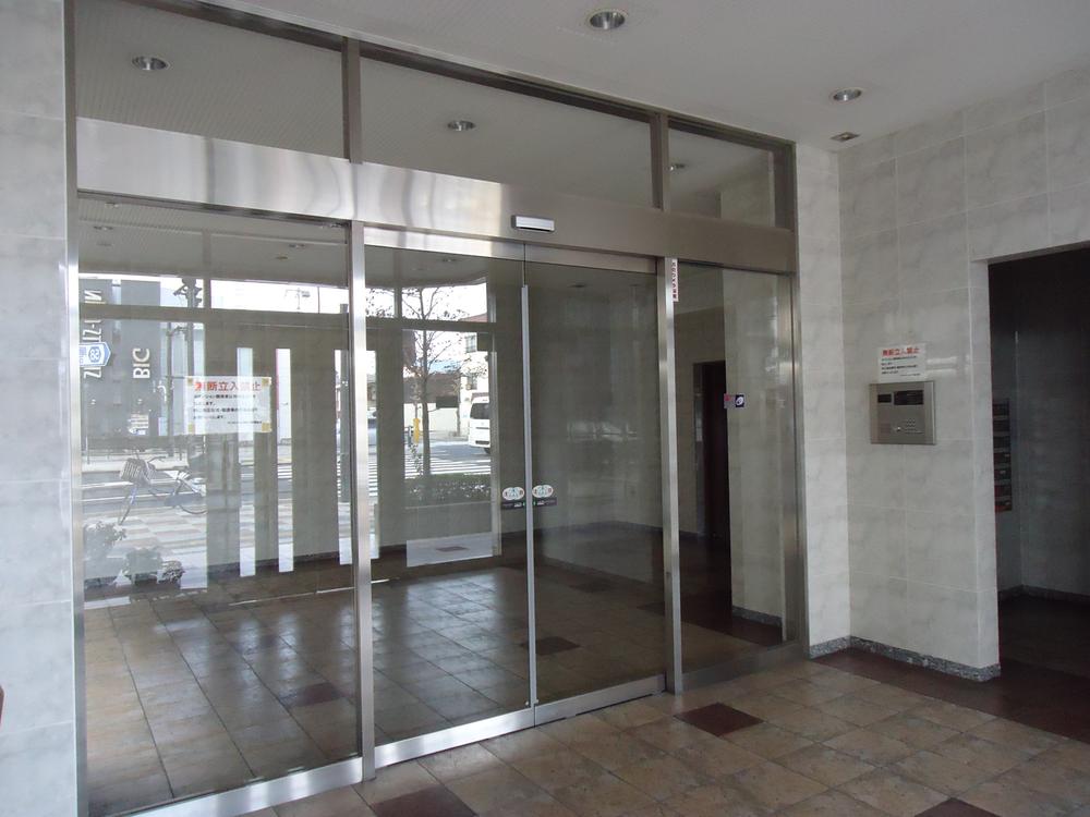 Entrance. Auto-lock support of Entrance