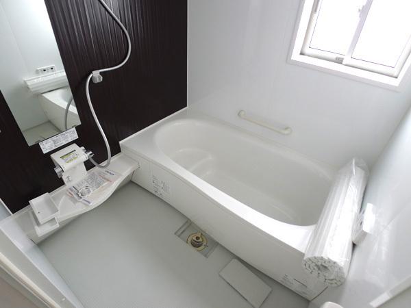 Bathroom. 8 Building