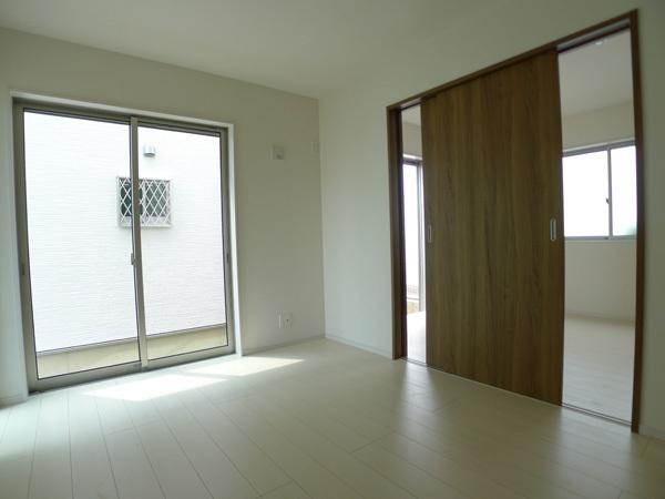 Non-living room. 8 Building