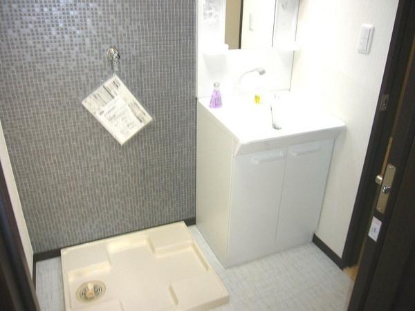 Wash basin, toilet. Washbasin with shower to change the living comfortable!