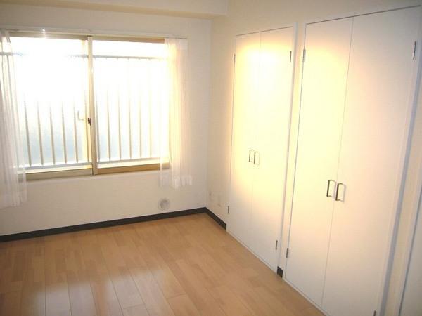 Non-living room. North Western-style!