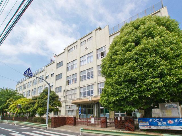 Junior high school. 662m to Adachi Ward diplomatic Junior High School