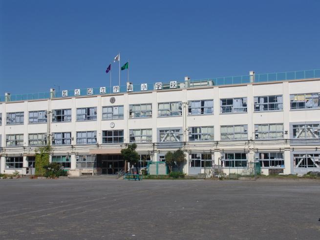 Primary school. 266m to Adachi Ward diplomatic Elementary School