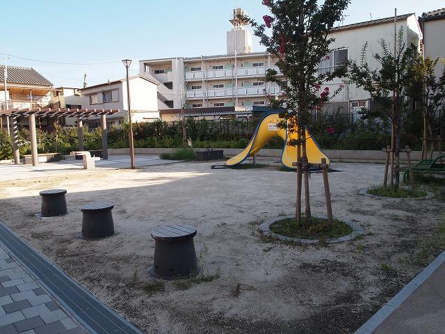 Local photos, including front road. There is a park just across the road