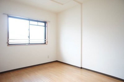 Other room space. Western-style ceiling increase