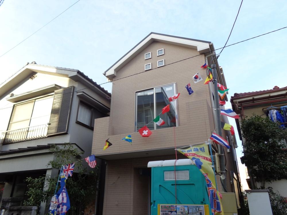 Local photos, including front road. Local (12 May 2013) Shooting