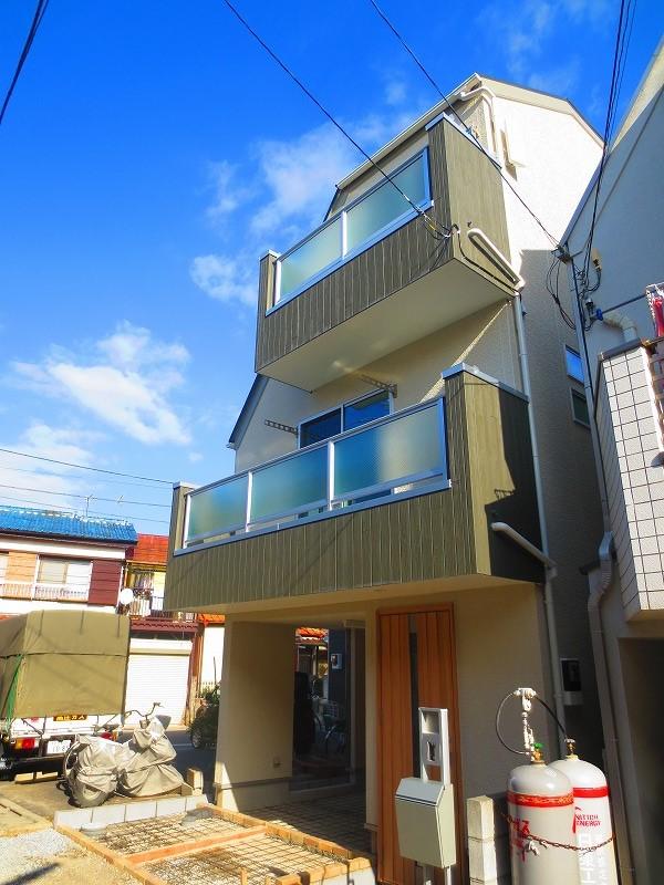 Local appearance photo. Local (12 May 2013) Shooting