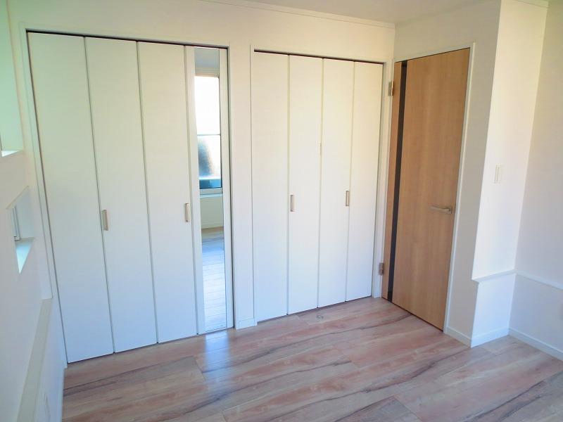 Non-living room. Local (12 May 2013) Shooting