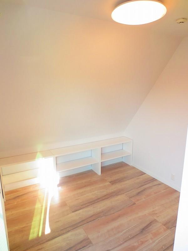 Non-living room. Local (12 May 2013) Shooting