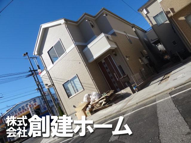 Local photos, including front road. For the southeast corner lot, Day is good!  Since the wide road, Garage is also a breeze