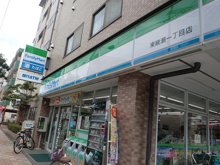 Convenience store. FamilyMart Higashiayase chome store up (convenience store) 560m