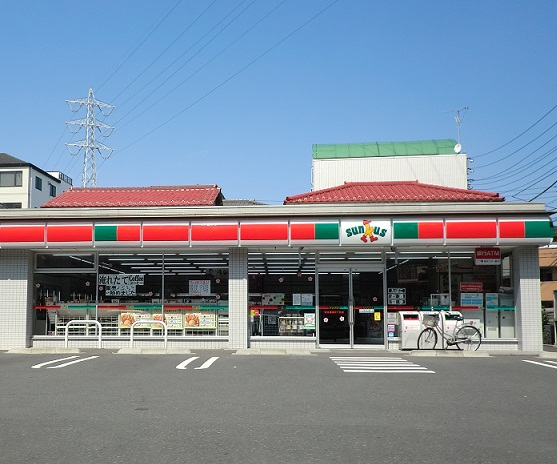 Convenience store. Thanks Adachi Ayase 3-chome (convenience store) up to 100m